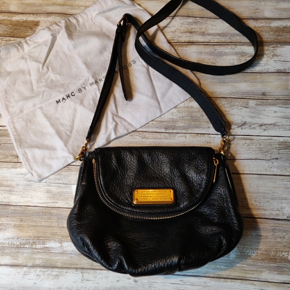 Marc Jacobs Handbags - Marc Jacobs crossbody bag